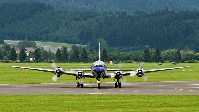 200_AirPower_The Flying Bulls na Douglas DC-6B.jpg